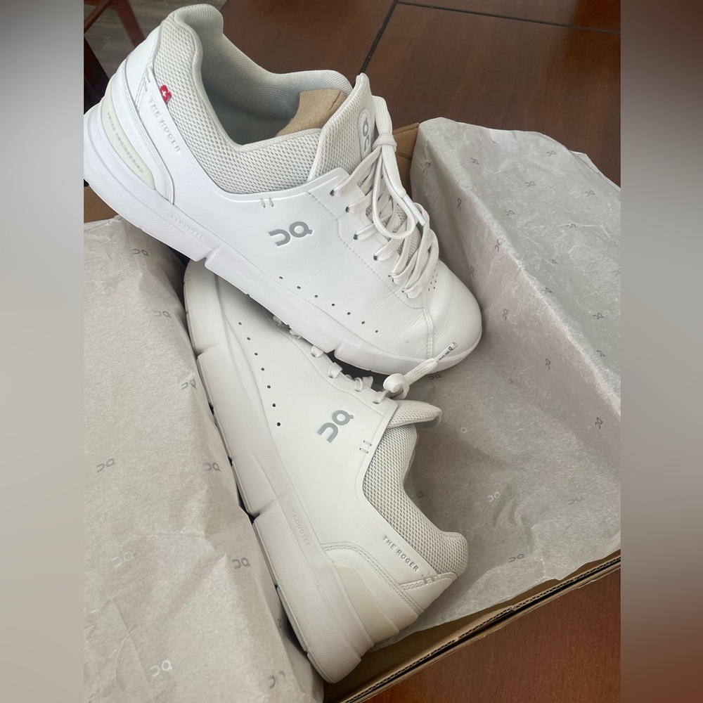 On Men's The Roger Advantage Low Top Sneakers